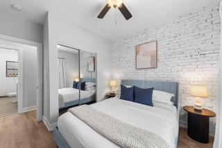 Rogers Park Retreat | 3BR +Parking | Near Evanston - Chicago - 1
