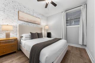 Rogers Park Retreat | 3BR +Parking | Near Evanston - Chicago - 2
