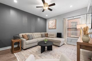 Rogers Park Retreat | 3BR +Parking | Near Evanston - Chicago - 7