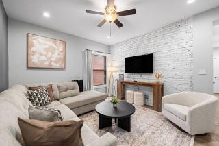 Rogers Park Retreat | 3BR +Parking | Near Evanston - Chicago - 6