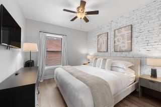 Rogers Park Retreat | 3BR +Parking | Near Evanston - Chicago - 3