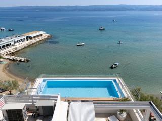 Villa Lara Beach Front Rooftop Pool & Stunning Views - Duće - 9