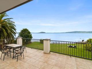 Tatai Lake Edge - 4 Bed Rotorua Lakefront - Rotorua - 8