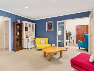 Tatai Lake Edge - 4 Bed Rotorua Lakefront - 6