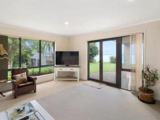Tatai Lake Edge - 4 Bed Rotorua Lakefront - Rotorua - 5