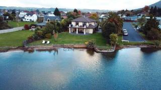 Tatai Lake Edge - 4 Bed Rotorua Lakefront - 9
