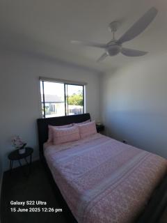 Suburban Paradise With a Pool - Petrie - 7