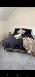 New Build 3-Bed in Rotherham Fast WiFi, Garden & Driveway - Kimberworth - 0