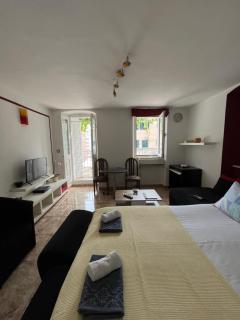 Hidden Gem Studio Apartment - 9