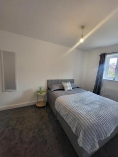 Bright & Spacious 3-Bed Rotherham Home Ideal for Families or Contractors - Kimberworth - 2
