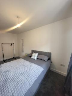Bright & Spacious 3-Bed Rotherham Home Ideal for Families or Contractors - Kimberworth - 3