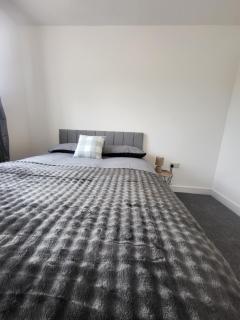 Bright & Spacious 3-Bed Rotherham Home Ideal for Families or Contractors - Kimberworth - 8