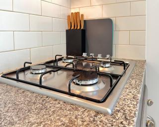 '81' Stunning 1 Bedroom Apartment - Pool Gym WiFi Carpark - Cairns - 3