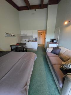Cedar Lodge Condo with Private Balcony & Full Kitchen - Laconia - 2
