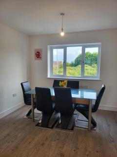 Stylish 3-Bed Home with Parking & Garden New Rotherham Development - Kimberworth - 1