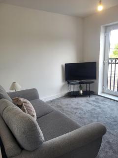 Stylish 3-Bed Home with Parking & Garden New Rotherham Development - Kimberworth - 2