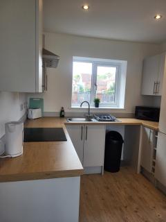 Stylish 3-Bed Home with Parking & Garden New Rotherham Development - Kimberworth - 6