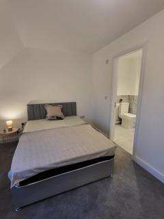Contemporary 3-Bedroom Home Quiet Rotherham Location with Parking - Kimberworth - 0