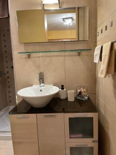 Cozy ground floor studio near metro! - Atene - 4