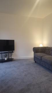 Contemporary 3-Bedroom Home Quiet Rotherham Location with Parking - Kimberworth - 2