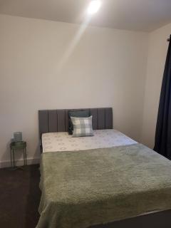 Contemporary 3-Bedroom Home Quiet Rotherham Location with Parking - Kimberworth - 8