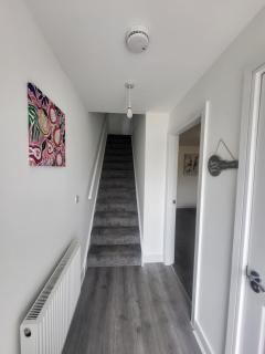 Modern 3-Bed House in Rotherham, WiFi, Garden & Free Parking - Kimberworth - 1