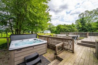 Spacious Home Hot Tub 2 Living Rooms Pets OK - Great Valley - 9