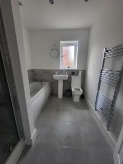 Modern 3-Bed House in Rotherham, WiFi, Garden & Free Parking - 5