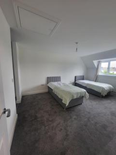 Modern 3-Bed House in Rotherham, WiFi, Garden & Free Parking - Kimberworth - 6