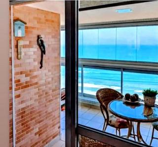 Vista cinematográfica 24º andar, frente total mar na Guilhermina, 2 quartos, condomínio com lazer total, enxoval, ar condicionado, churrasqueira, Wi-fi, Netflix, piscina aquecida, saunas, 2 vagas e portaria 24 horas - Praia Grande - 9