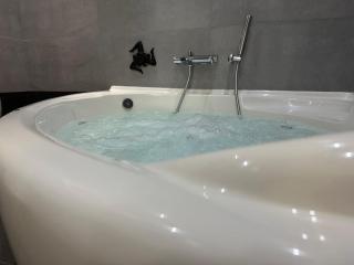 Paceville Sandy Beach with Jacuzzi & Free Parking - St Julian's - 5