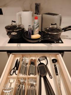 Spacious 1 bedroom flat by Westfield centre - 2