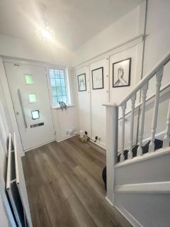 Spacious 3BR home in London with Private Parking & Garden - Merton - 1