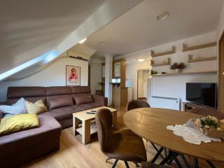Old Town Two-Bedroom Gem with Rooftop Charm - Belgrado - 8