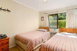 Paradise Valley Getaway - Farm Cottage with Stream - Tarukenga - 2