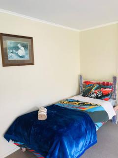 Paradise Valley Getaway - Farm Cottage with Stream - Tarukenga - 1