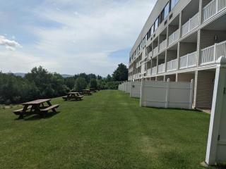 Cedar Lodge Room-Private Balcony Close to Weirs! - Laconia - 4