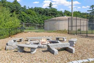 Cedar Lodge Room-Private Balcony Close to Weirs! - Laconia - 1