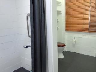 2 bedrooms private bathroom 2 queen beds own entry - Long Jetty - 6