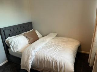 Home in Milton Keynes - Milton Keynes - 2