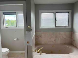 Charming Riverside Villa - Golf - Airport - UBC - 9