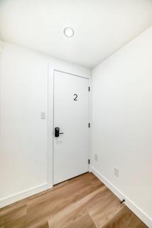 Ola's Place - Edmonton - 9