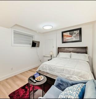 Ola's Place - Edmonton - 7