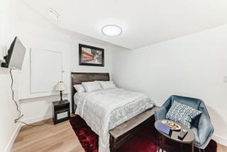 Ola's Place - Edmonton - 6