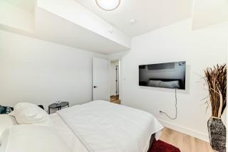 Ola's Place - Edmonton - 2