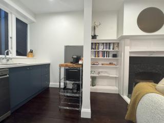 Discerning in Thorndon - Wellington - 1
