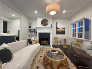 Discerning in Thorndon - Wellington - 6