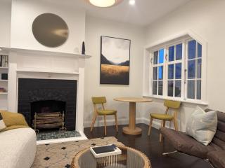 Discerning in Thorndon - Wellington - 5