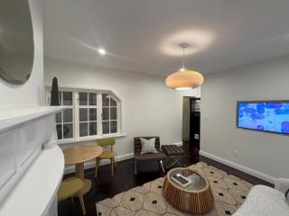 Discerning in Thorndon - Wellington - 3