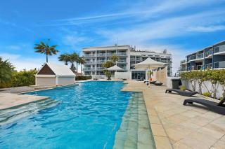 Studio with Pool, Spa and Gym - The Entrance - 0